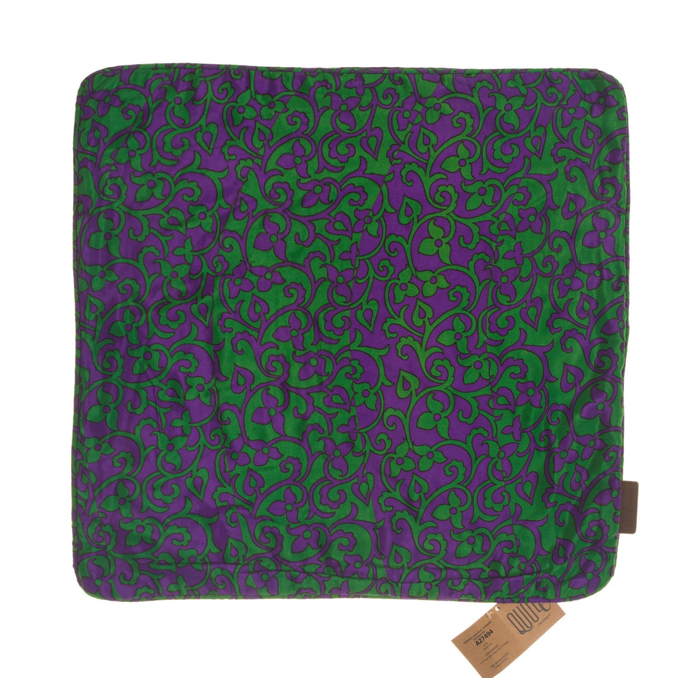 Silk pillowcase in burgundy 50x50 cm with discreet oriental pattern and fine structure as ethnic unique boho vintage sari pillowcase