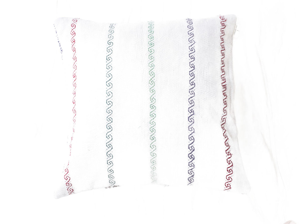Sari pillowcase 50x50 in white with colorful zigzag/ribbon patterns in red, blue and green - Indian boho and vintage sari pillow, unique decorative ethnic pillows