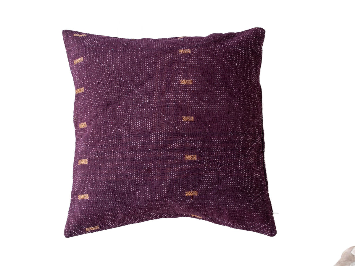 Bordeaux sari pillowcase 50x50 with fine gold-colored patterns and ethnic boho details (unique sari pillow)